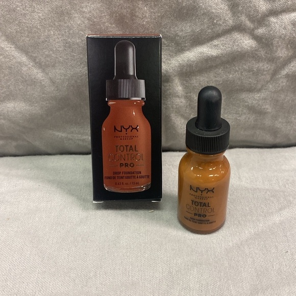 NYX Professional Makeup Total Control Drop Foundation, Mocha - Picture 3 of 3